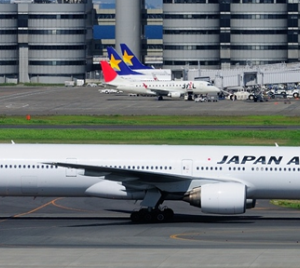 Japan Airlines (JAL) Boeing 777-300 (New Crane Livery)