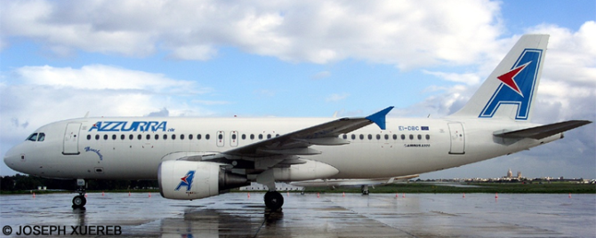 Azzurra Air Airbus A320 ("City of Manchester")
