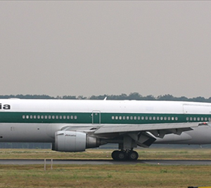 Alitalia McDonnell Douglas MD-11 (Combi)