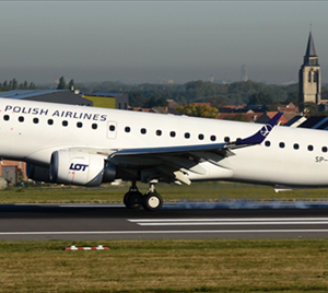 LOT Polish Airlines Embraer E195 (New Livery)