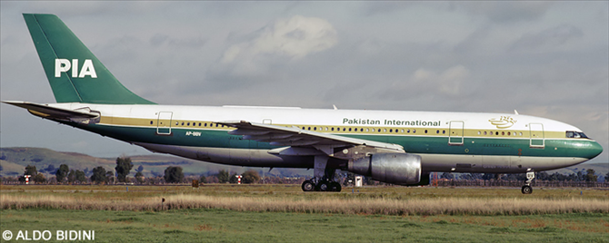 Pakistan International Airlines (PIA) Airbus A300B4 (Green And Gold Stripe Livery)